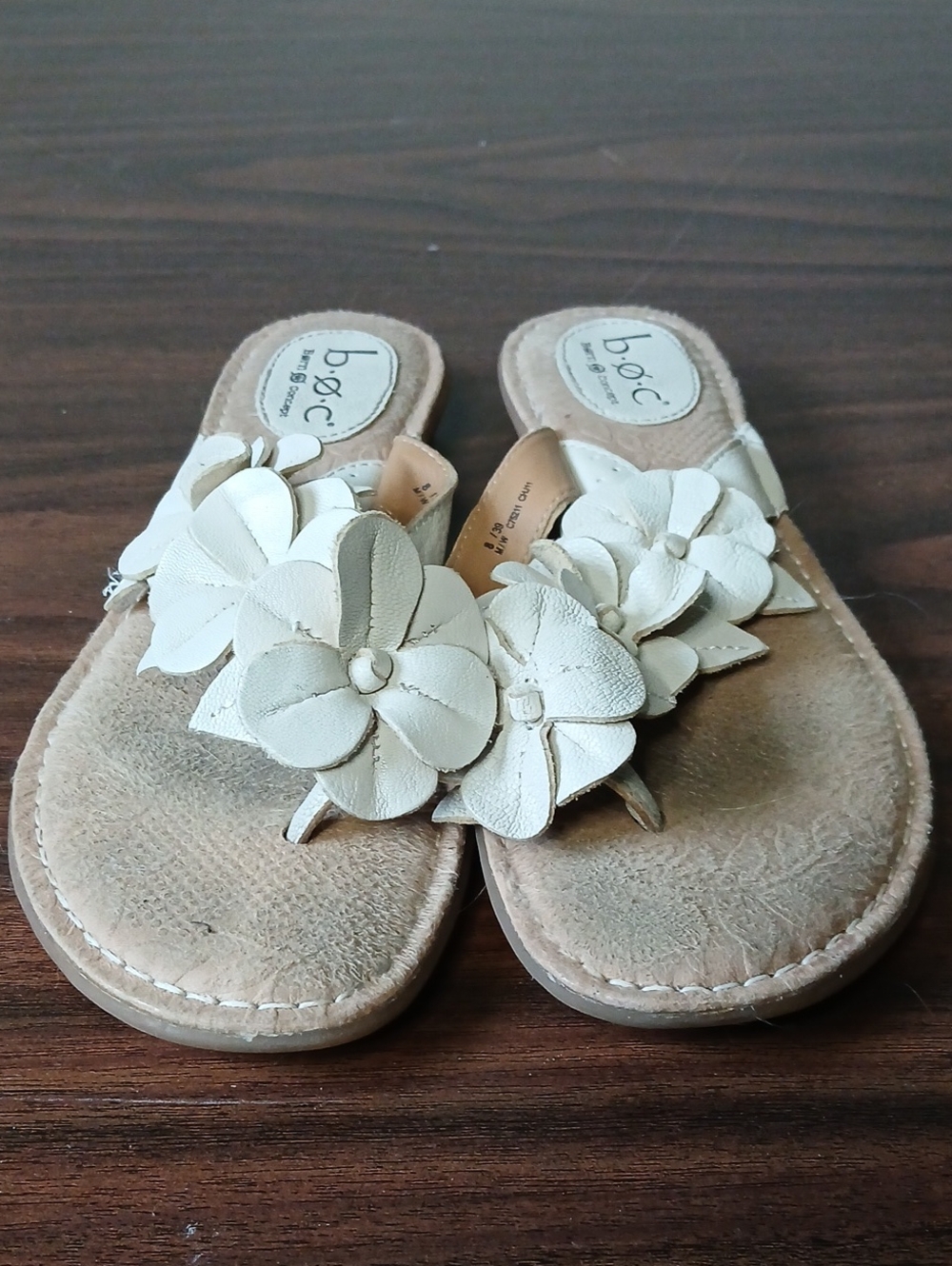 b.o.c. Women's Cream Floral Leather Slide Sandals